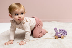 Brinquedo de Puxar em Madeira - Mrs. Peacock da Trixie - vista 3