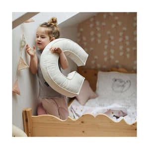 Almofada de letra F, 35x40cm (Boucle) - bege escuro - Yellow Tipi - vista 3