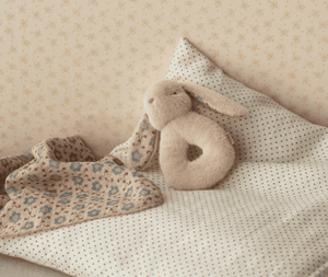 Conjunto de Chocalho Coelhinho em Rosa Suave – Maileg – imagem 3