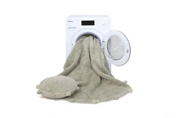 Almofada de chão Bubbly Olive – Lorena Canals – imagem 3