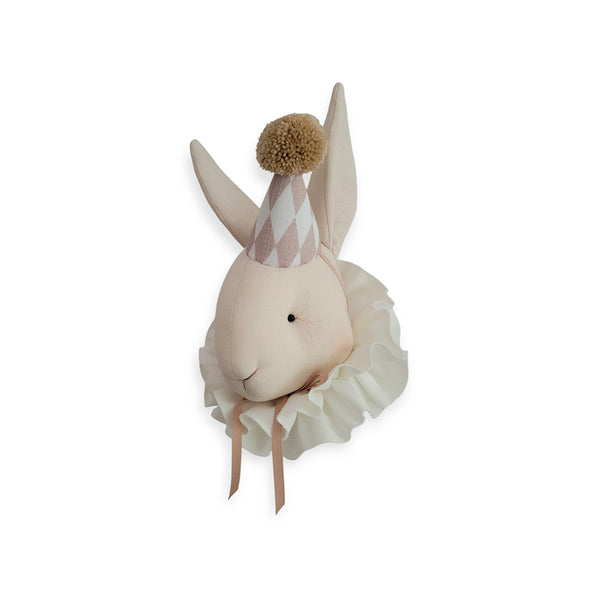 Coelho de circo bege claro com chapéu de losangos – Love Me Decoration