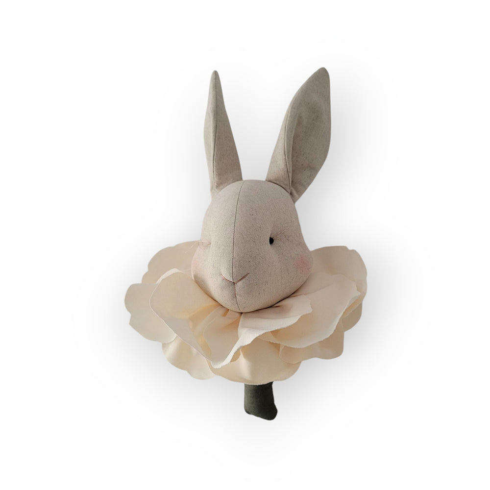 Coelho natural com flor marfim – Love Me Decoration
