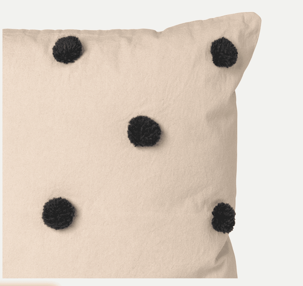 Almofada Tufada de Bolinhas – Ferm Living – imagem 3