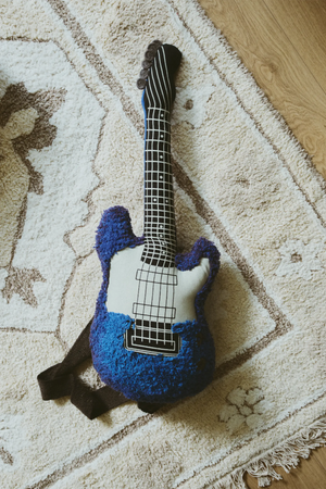 Almofada Electric Guitar da Lorena Canals — fotografia 6