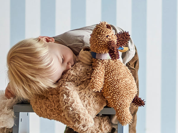 Olfie Peluche - Castanho | Bloomingville MINI – imagem 4