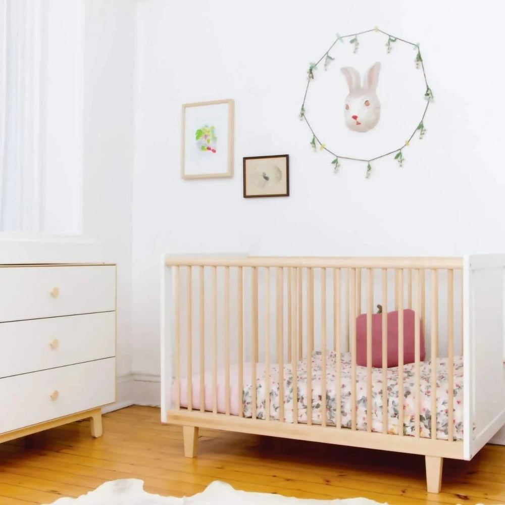 Berço evolutivo Rhea 70 × 140 cm — Oeuf NYC — ambiente