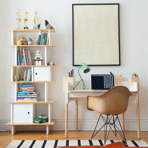 Estante Mini Library vertical — Oeuf NYC — ambiente