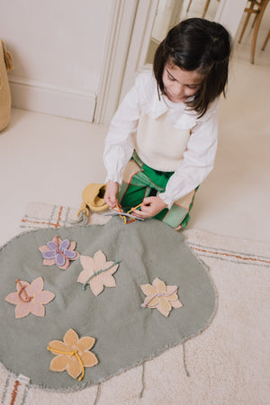 Conjunto de brincar Small Worlds Flower Garden — Lorena Canals