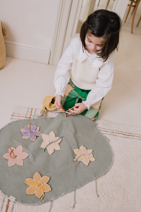 Conjunto de brincar Small Worlds Flower Garden — Lorena Canals