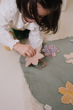 Conjunto de brincar Small Worlds Flower Garden — Lorena Canals