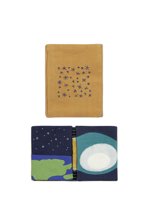 Livro sensorial Space — Lorena Canals