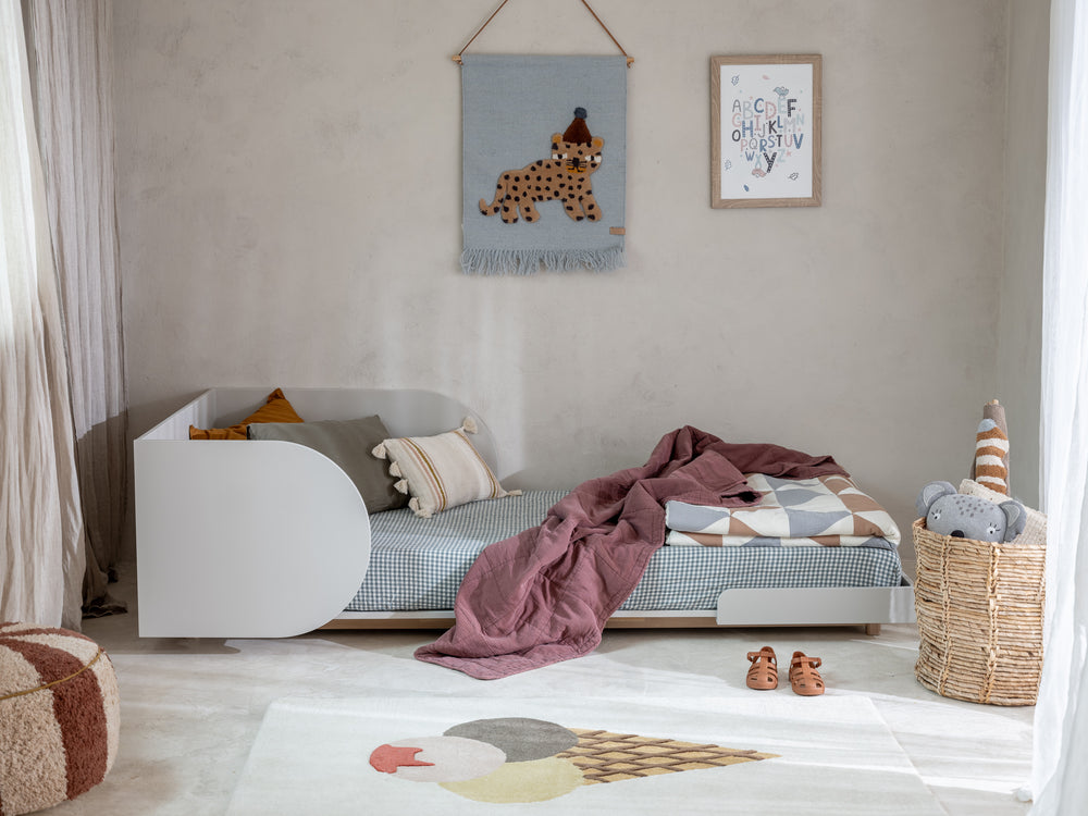 Cama extensível Bloom 90 × 160–200 cm — Wood Luck Design — ambiente