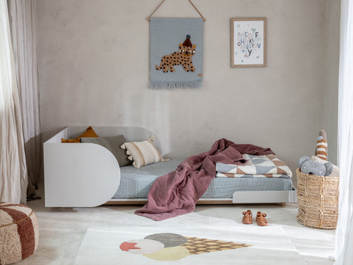 Cama extensível Bloom 90 × 160–200 cm — Wood Luck Design — ambiente