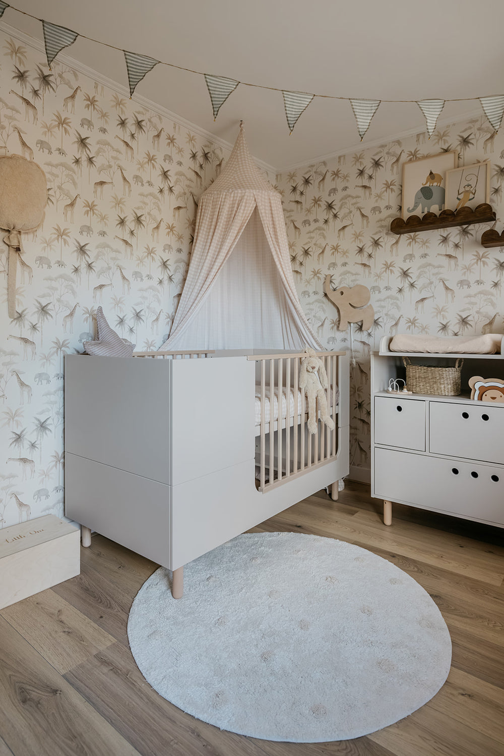 Cómoda River bege areia — Wood Luck Design — ambiente